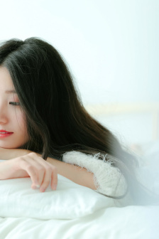 年轻的邻居电影完整版